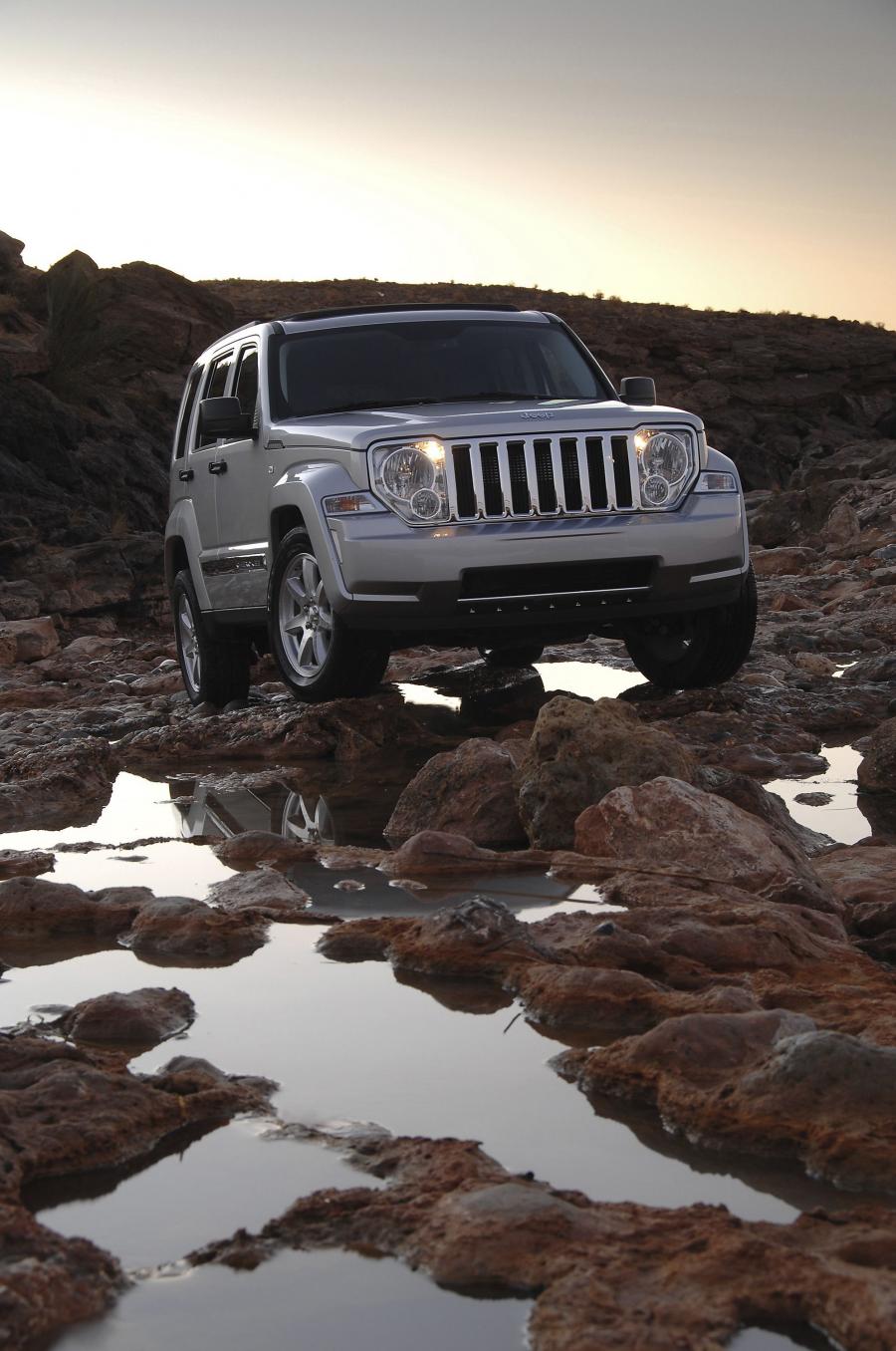  Jeep Cherokee 2008 года  (фото 98 из 161)